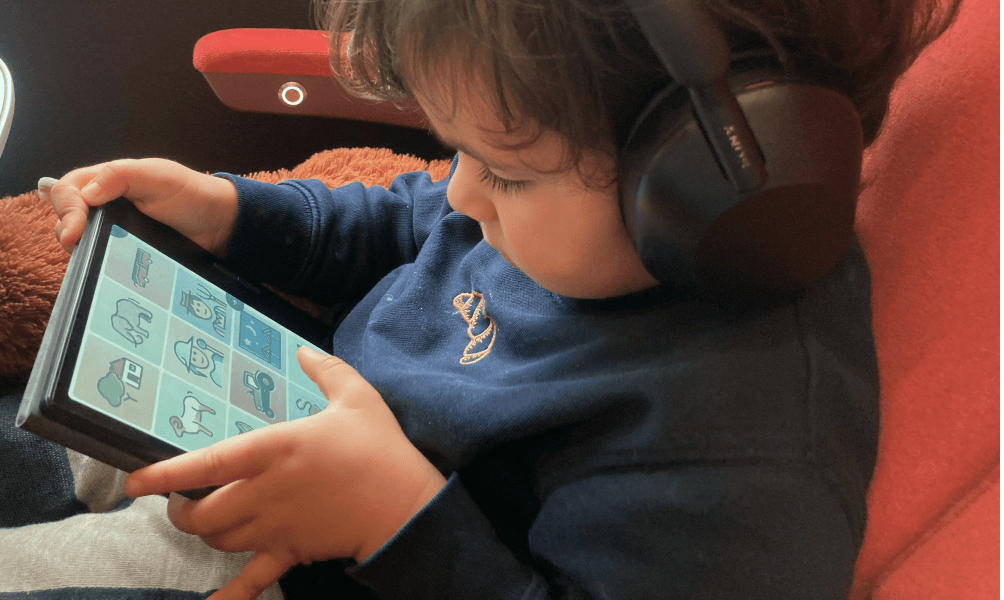 Child using Miniberry device